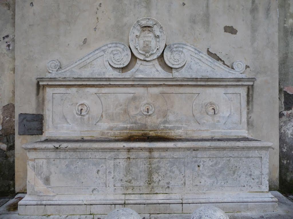 Fontana Porta San Pietro Alatri