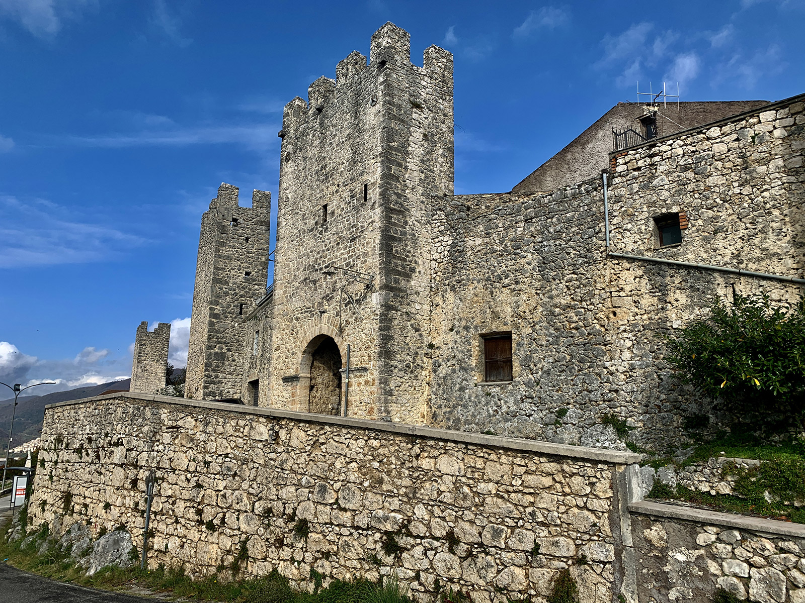 Vico nel Lazio Cinta Muraria