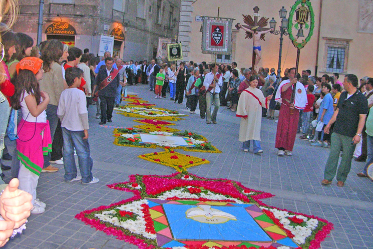 Alatri: Infioarate del corpus Domini in Ciociaria