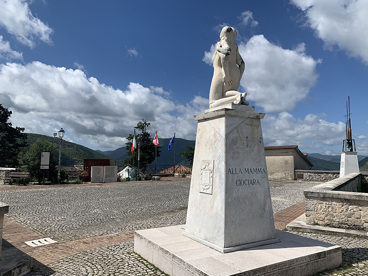 Monumento alla Mamma Ciociara Castro dei Volsci 