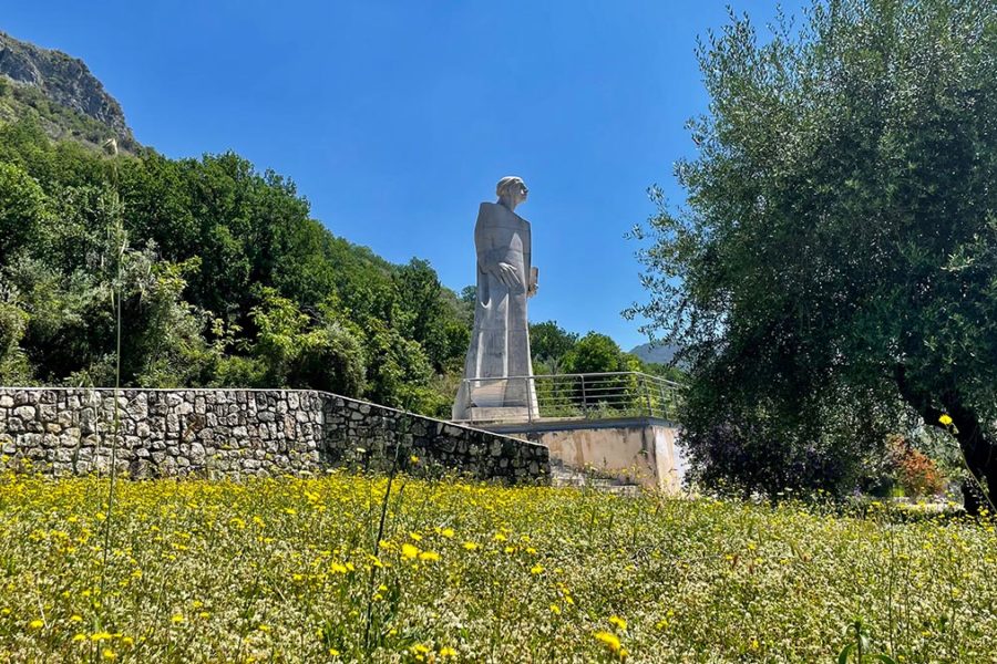 Statua di San Tomamso Roccasecca