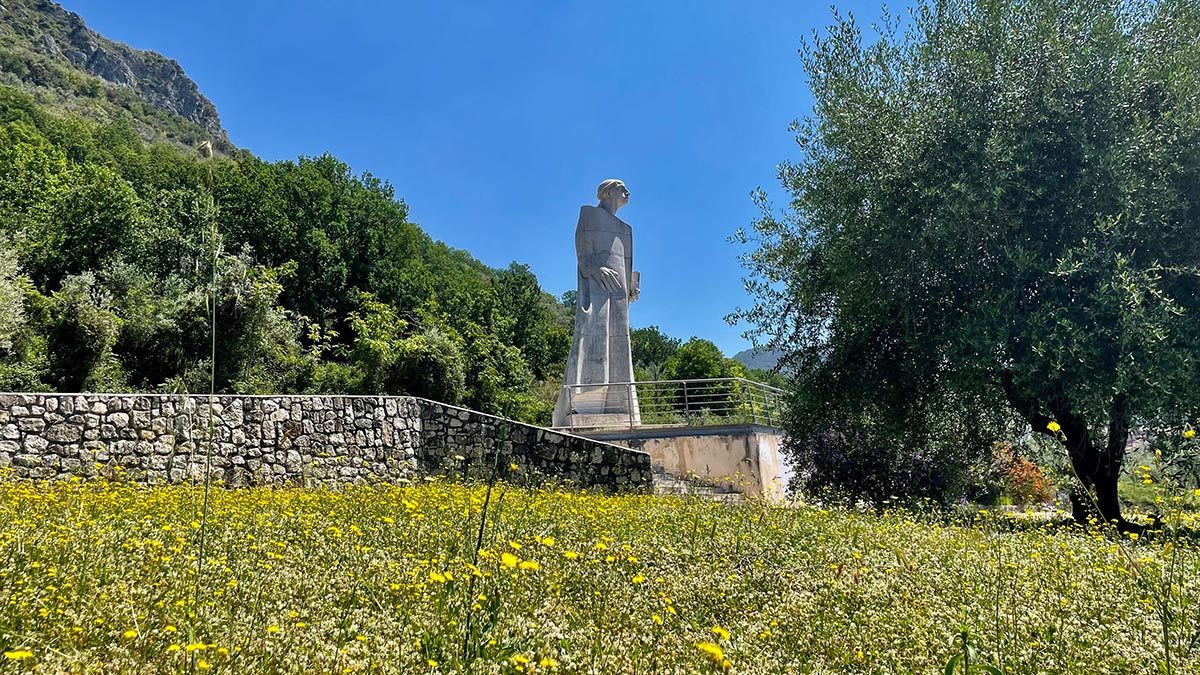 Statua di San Tomamso Roccasecca