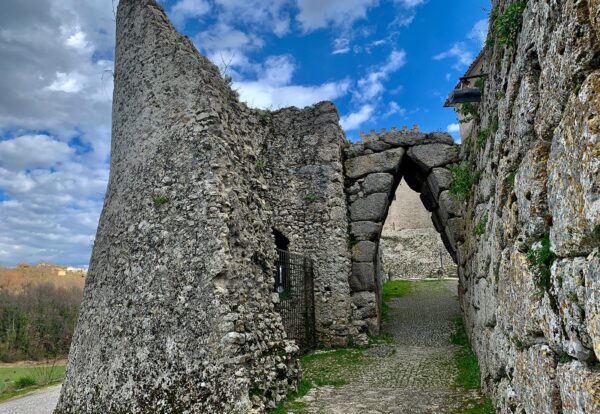 Arco a Sesto Acuto ad Arpino